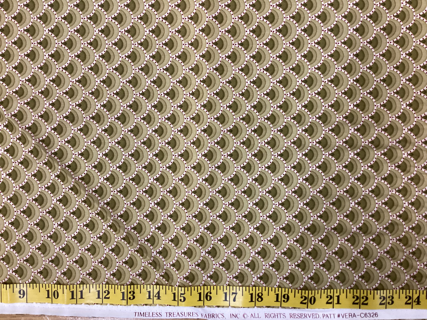 Timeless Treasures Fabric - Vera - #6326