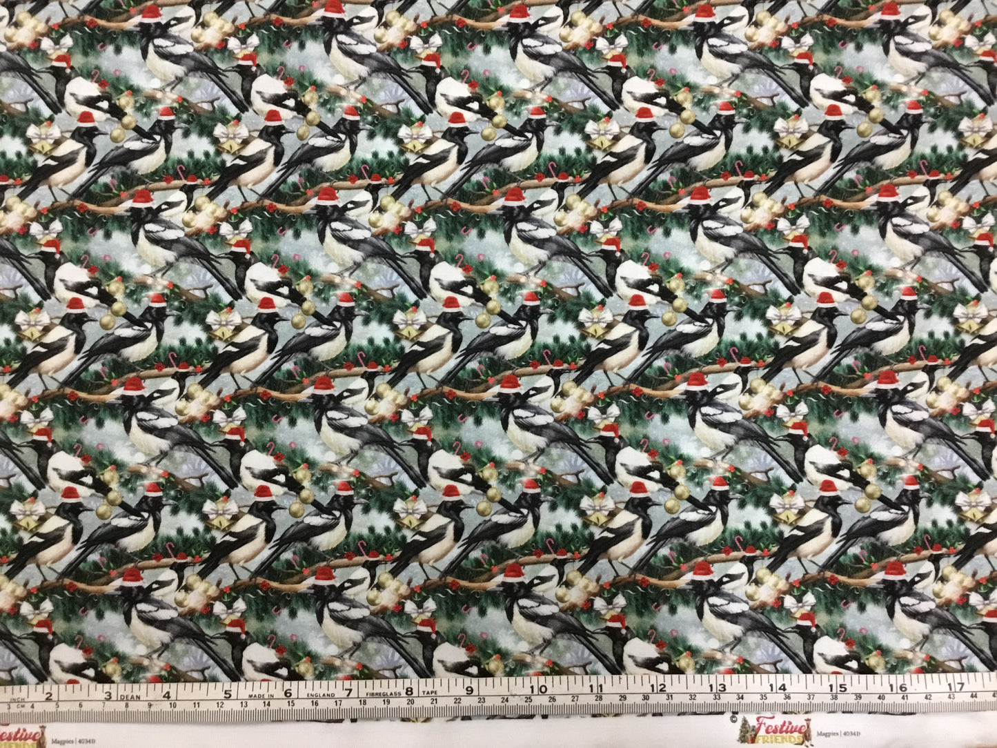 KKFabrics - Festive Friends - Magpies 4034D
